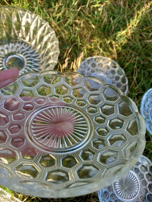 Tanio sprzedam przezroczyste naczynia