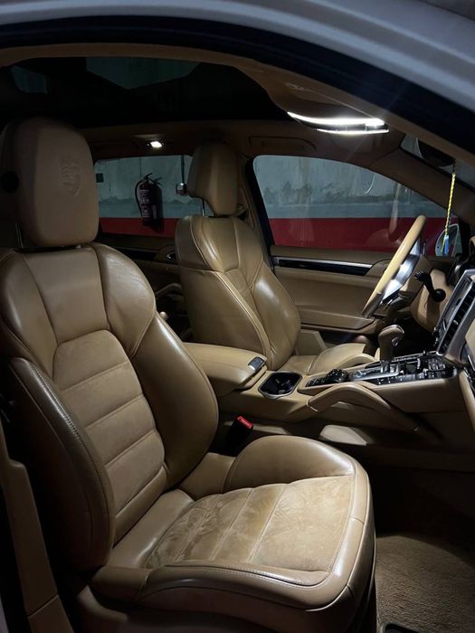 Продам  Porsche CAYENNE  2016 год