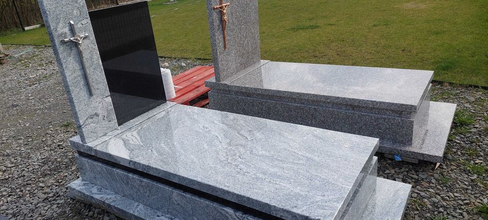 Nagrobek granitowy