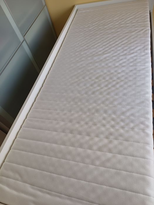 Cama BRIMNES IKEA com colchão