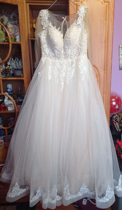 Продам весільну сукню