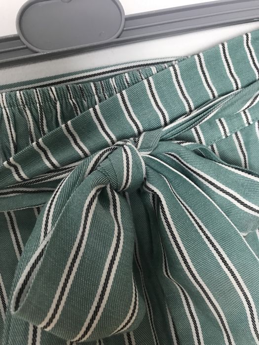 Zielone krótkie spodenki piżamowe z wysokim stanem, z paskiem Etam