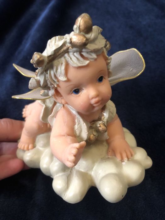 Статуетка янголятко на хмаринці