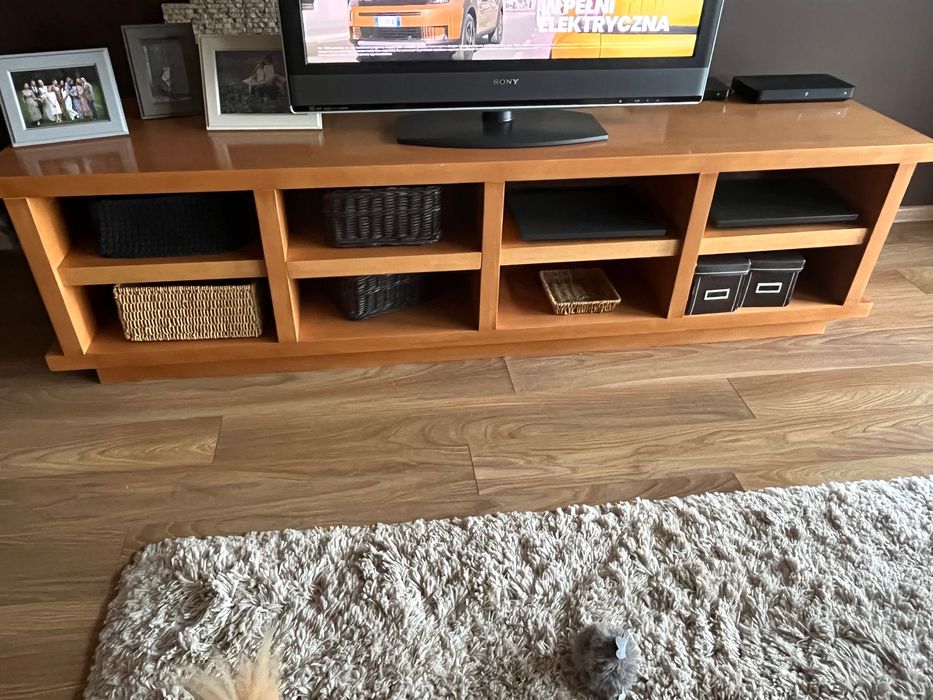 Stolik pod telewizor