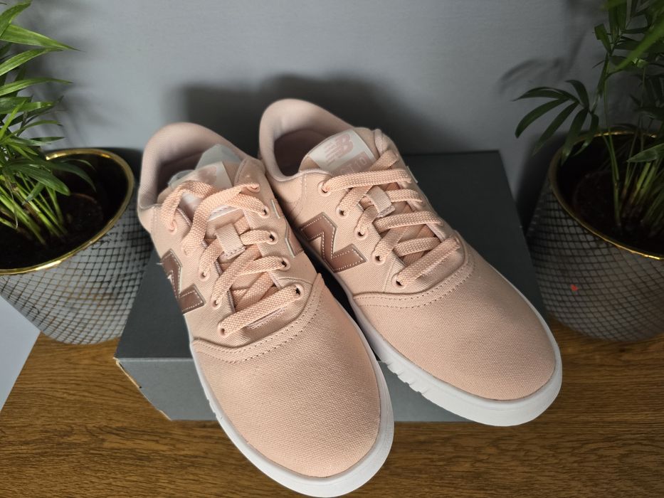 Buty Damskie New Balance 36.5