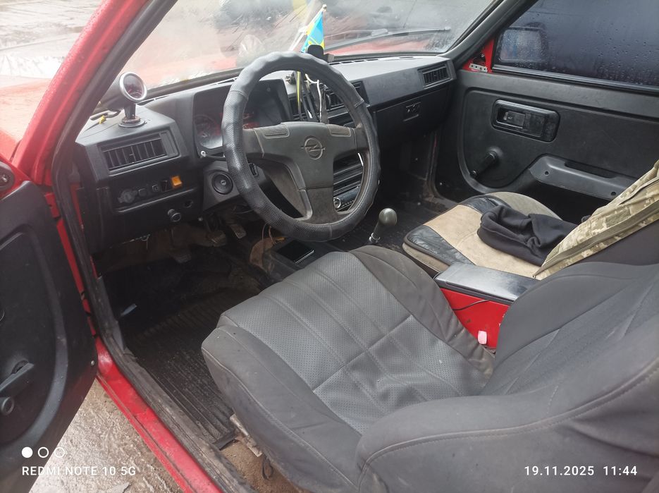 Таврия в хорошем состоянии на уверенном боевом ходу. Обмен.