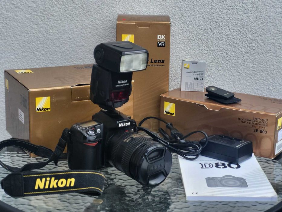 Nikon D80 + Nikkor 18-200 + Lampa SB-800
