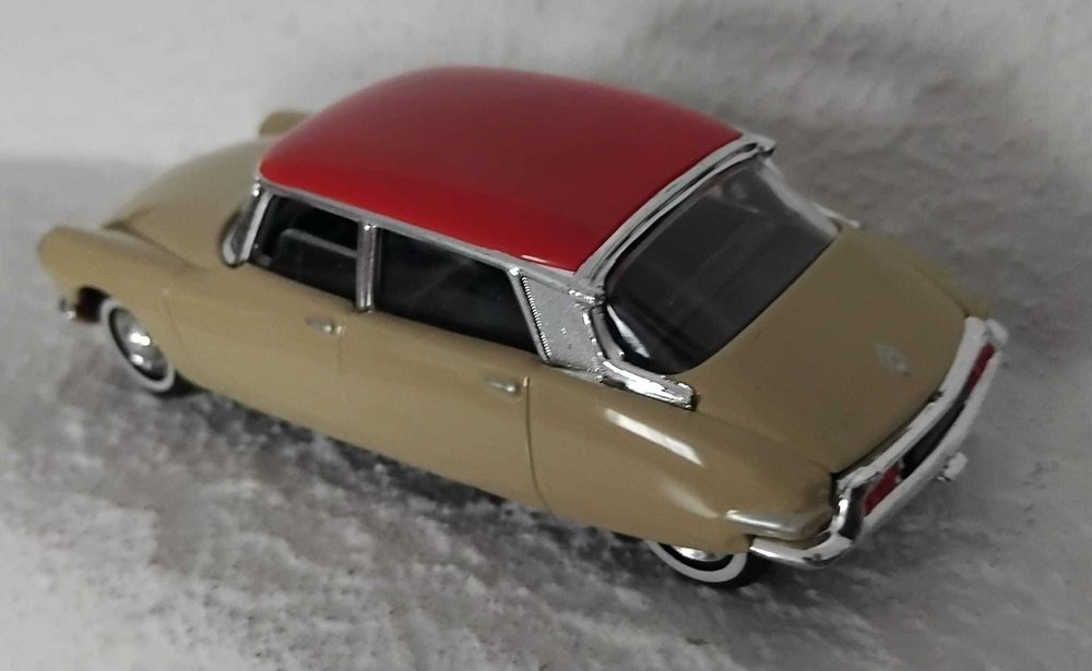 Citroen. DS-19 taxi Amsterdam 1958.  London-Sydney 1968.  Monte Carlo 1959.  DS-19 1956. Solido. 25€/cada,   Vendo miniaturas da minha coleção 1/43.