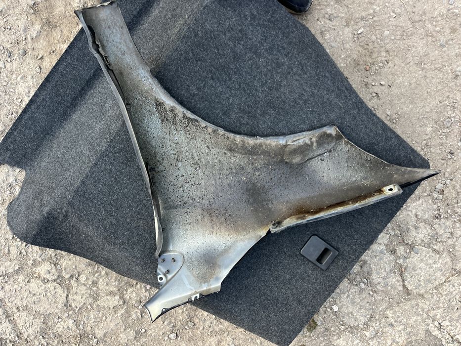 Праве крило Меган 3