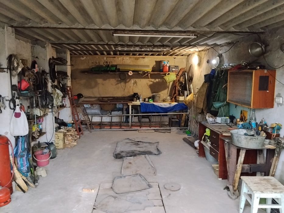 Гараж на Коротченко внизу Кому интересно звоните