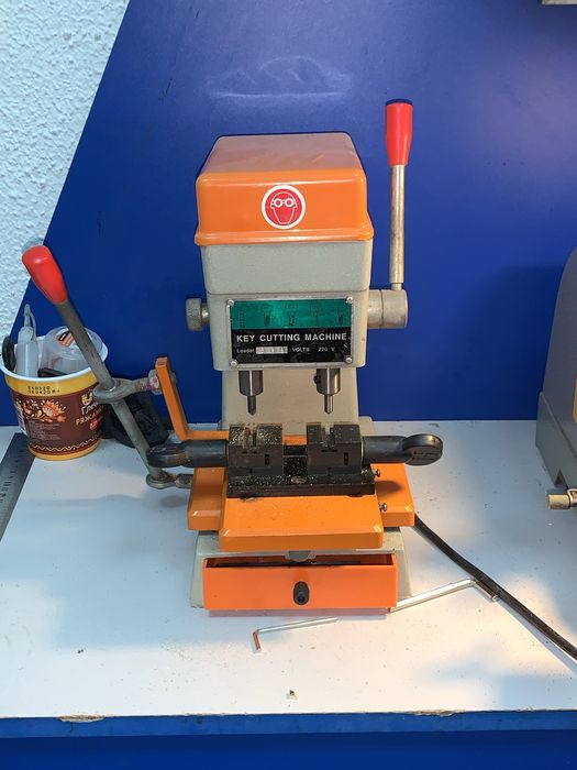 Станки для изготовления дубликатов ключей дублікатори ключів