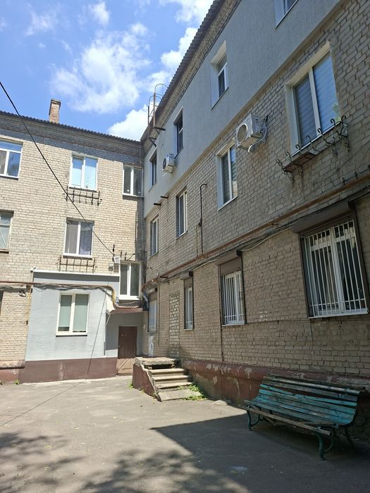 Продам 3-х кім.,новий ремонт,сталінка,центр,набережна,пров.Крупської 4