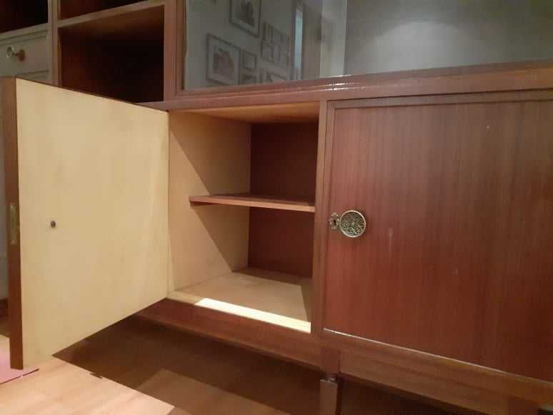 OPORTUNIDADE! Mesa com 6 cadeiras e Móvel de sala em Madeira Maciça