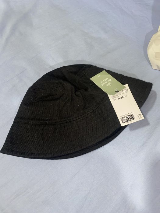 Diversas roupas em estado novo para senhoras