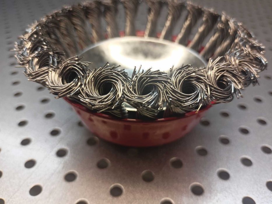 Szczotka druciana 125mm M14 czołowa  drut skręcany