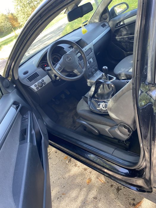 Opel Astra GTC 1.6 benzyna 105 KM klima