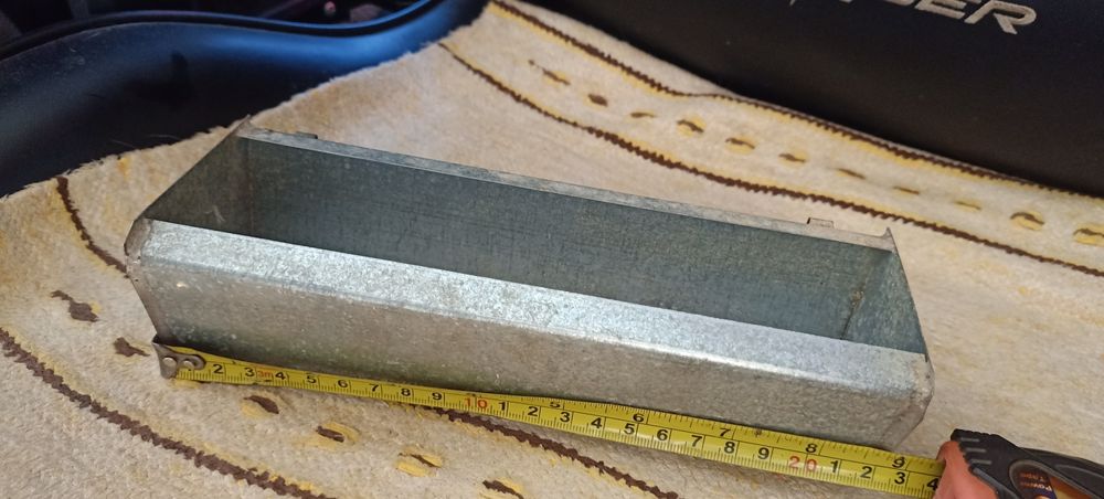 Кормушка  металлическая для перепелов для птиц