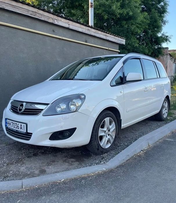продам автомобіль Opel zafira 2012