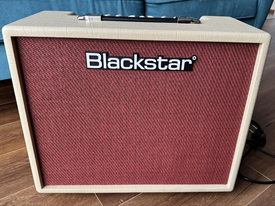 Гітарний комбопідсилювач Blackstar Debut 50R