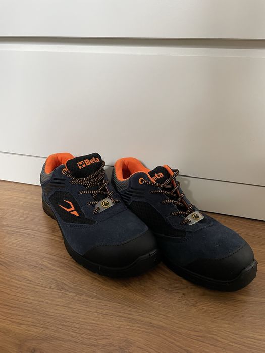 Nowe zamszowe buty robocze