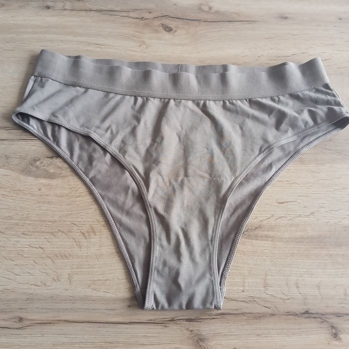 Majtki z wysokim stanem, nowe