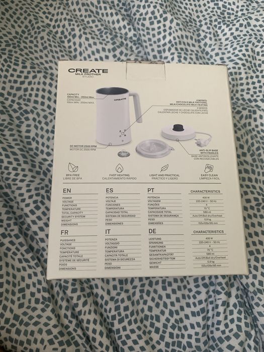 w zestawie ekspres do kawy i czajnik do podgrzewania mleka,