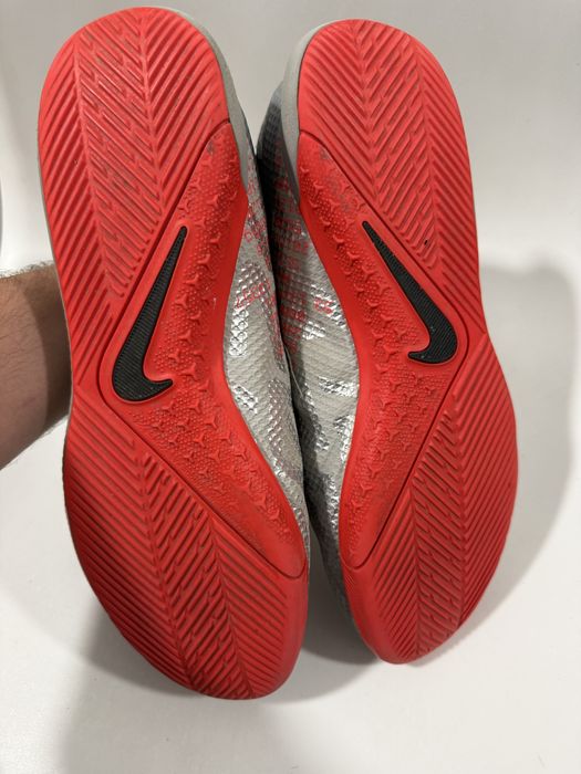 Футзалки Nike.