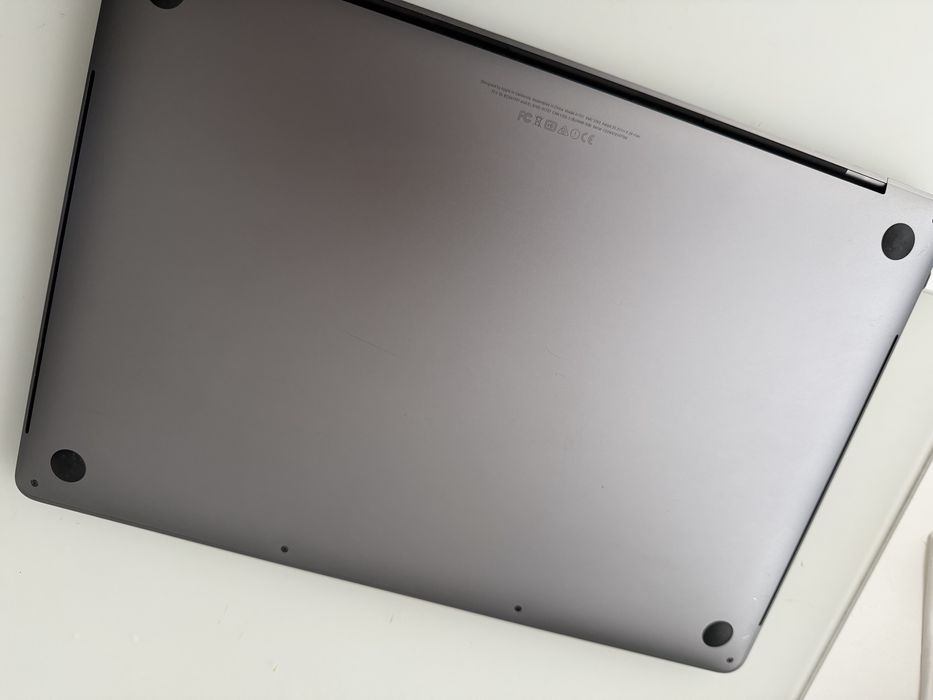 Macbook pro 15” 2017 i7 16gb 512ssd