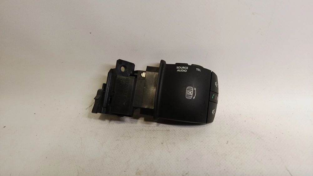 Renault Megane III (BZ0_) Radio Knob