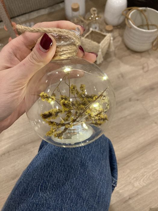 Vaso transparente com flores secas