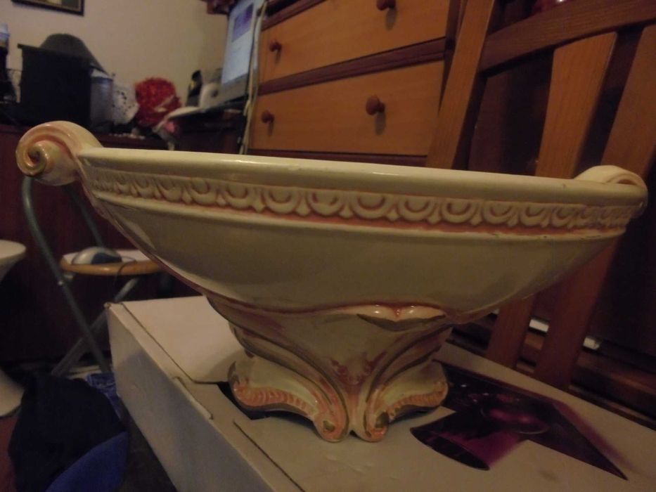 Centro de mesa em louça antigo