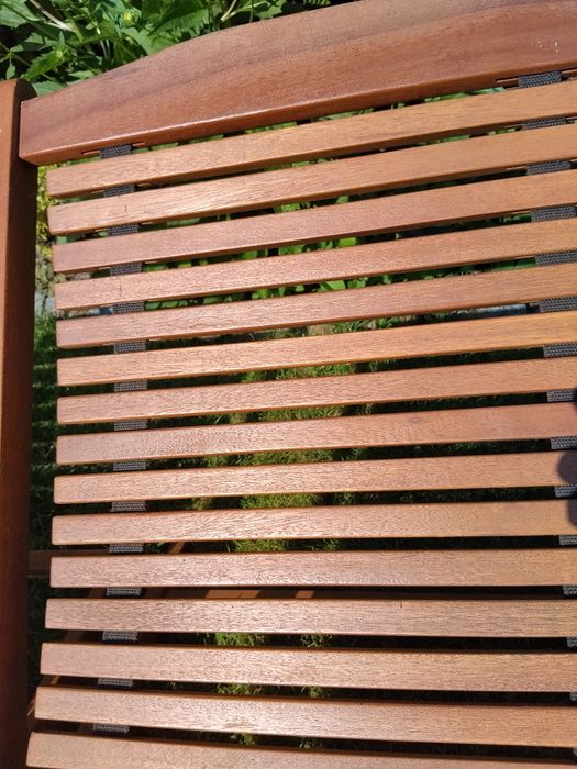 Sprzedam dwa drewniane, ciemnobrązowe leżaki stan idealny cena za komplet