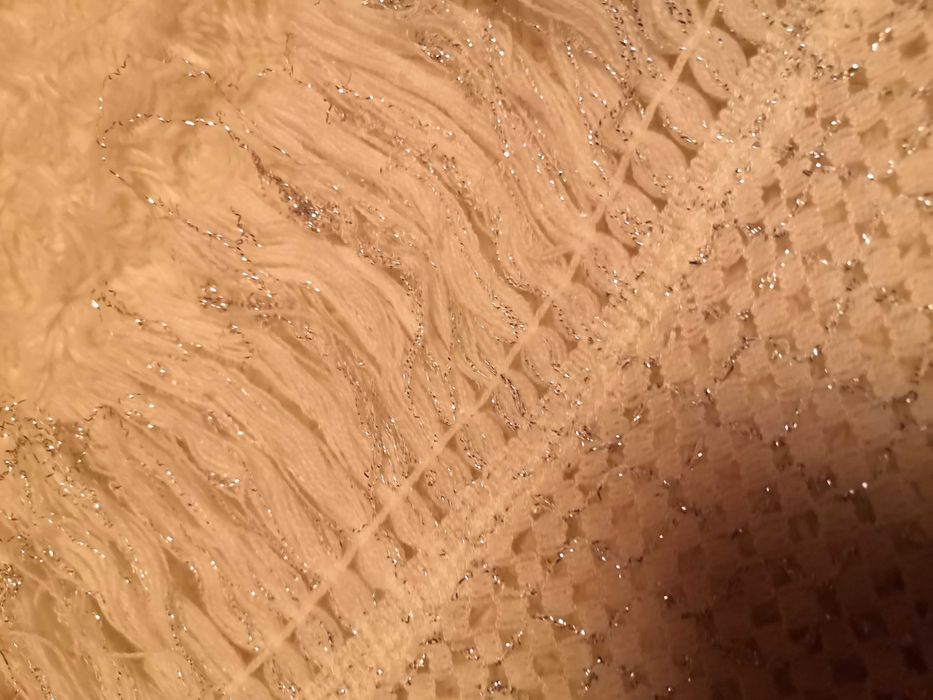 chusta biała ze srebrną nitką i frędzlami