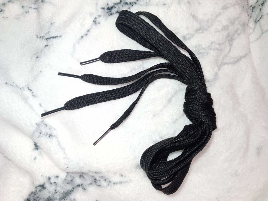 Nowe płaskie sznurowadła - czarne, 120 cm