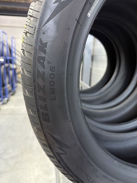 Зимові шини 235/50r19 Bridgestone. Ціна 3500грн/шт
