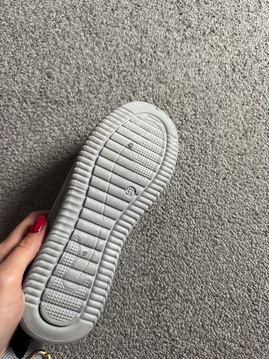 Nowe szare buty damskie