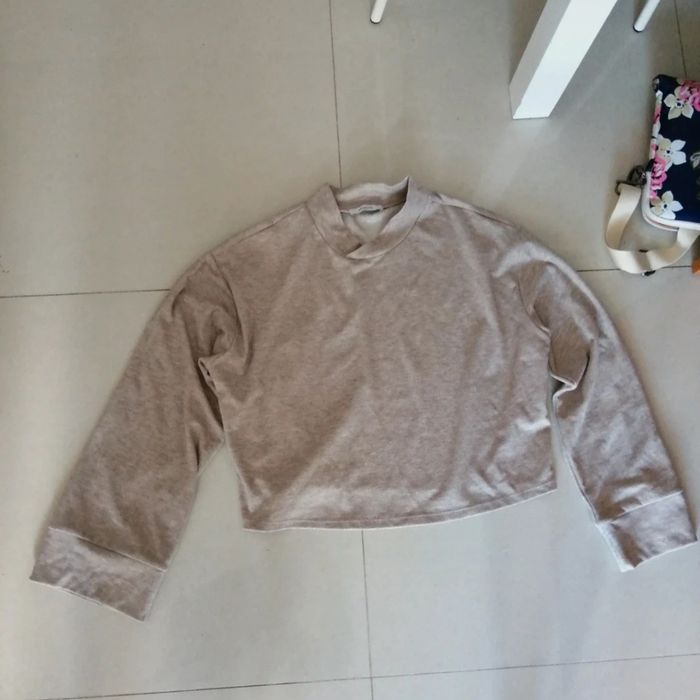 Krótki sweter/bluza w rozmiarze L.