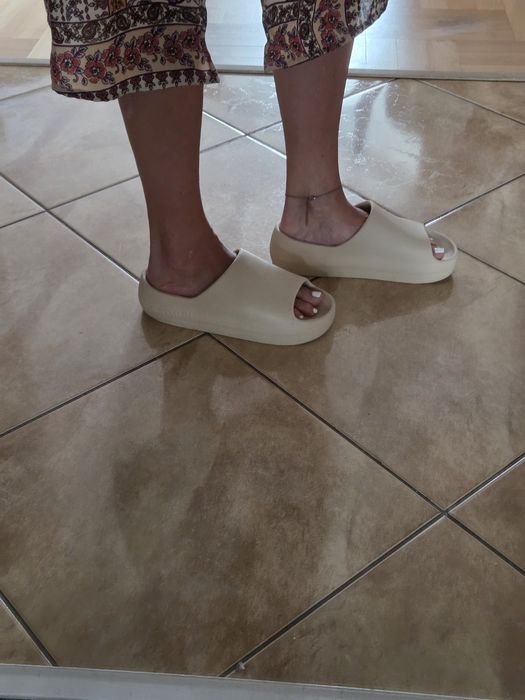 Klapki beżowe Hunter rozmiar 42