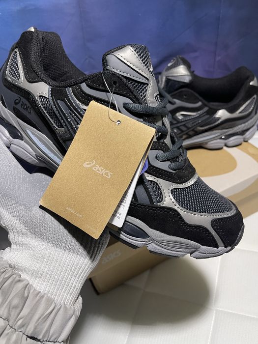 Asics Gel nova com a caixa