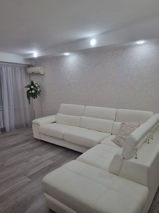 Сдам посуточно 1комн в парке Бабаева