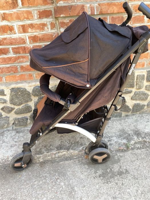 прогулянкова коляска