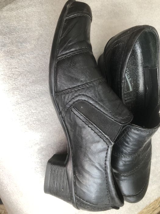 Продам шкіряні туфлі.25 см.