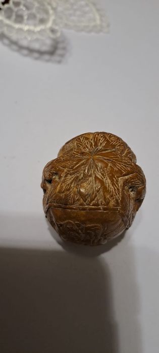 Nozes esculpidas á mão chinesas