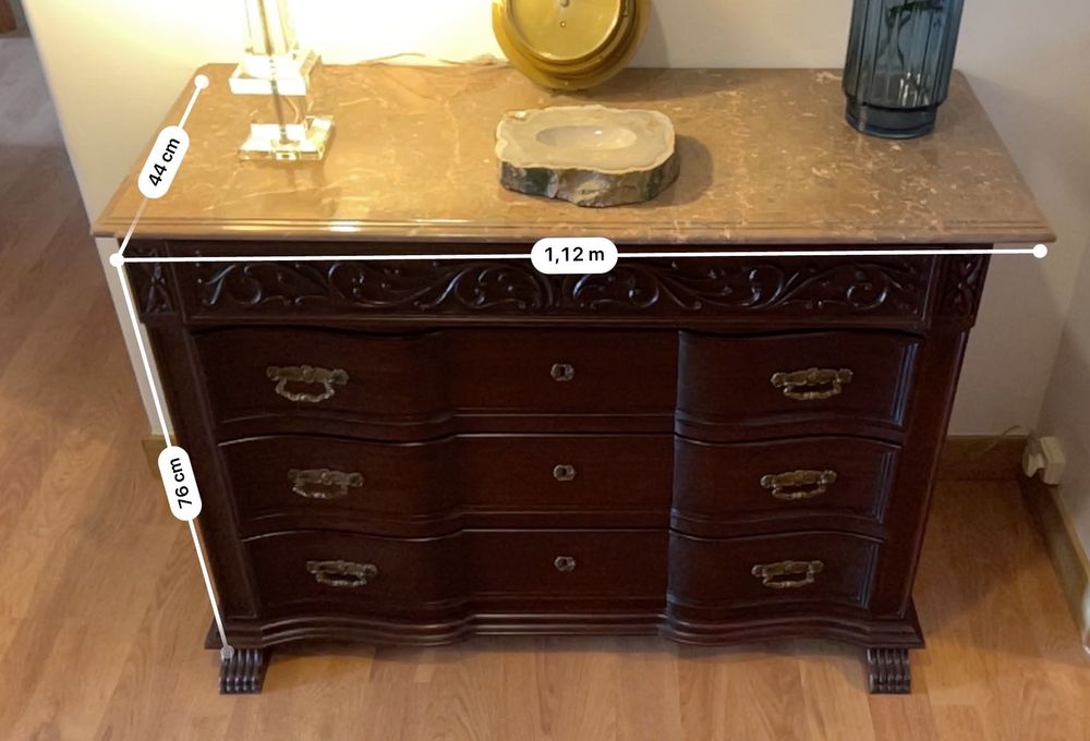 Cómoda Clássica em Madeira Maciça e Tampo de Pedra Natural