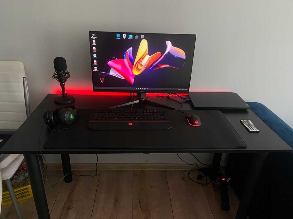 NOWE BIURKO Gamingowe  Komputerowe Czarne  LED RGB 136x66cm Regulowane