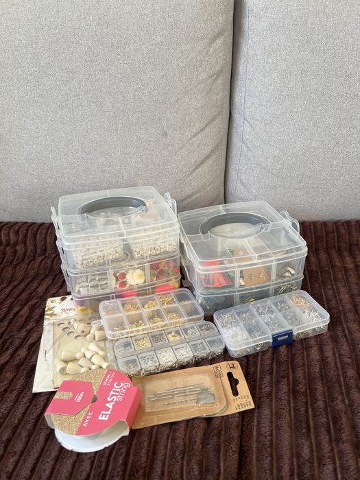 Vendo Lot De Artigos para Artesanato de Pulseiras, Colares e Brincos varios charms e peças e alicate