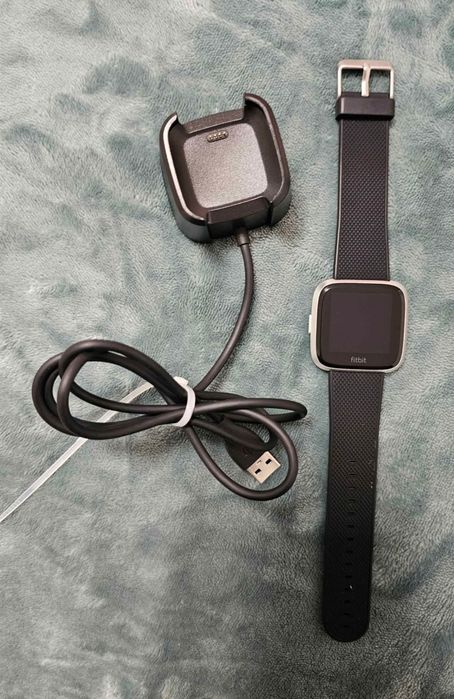 Смарт годинник Fitbit versa original