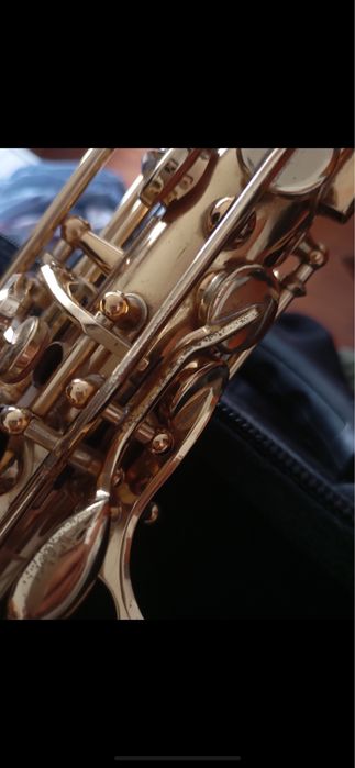 Vendo saxofone.