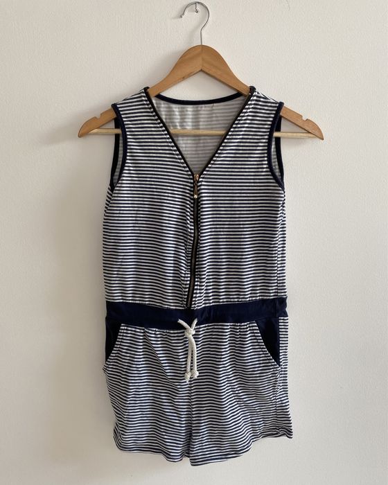 granatowy kombinezon letni w paski