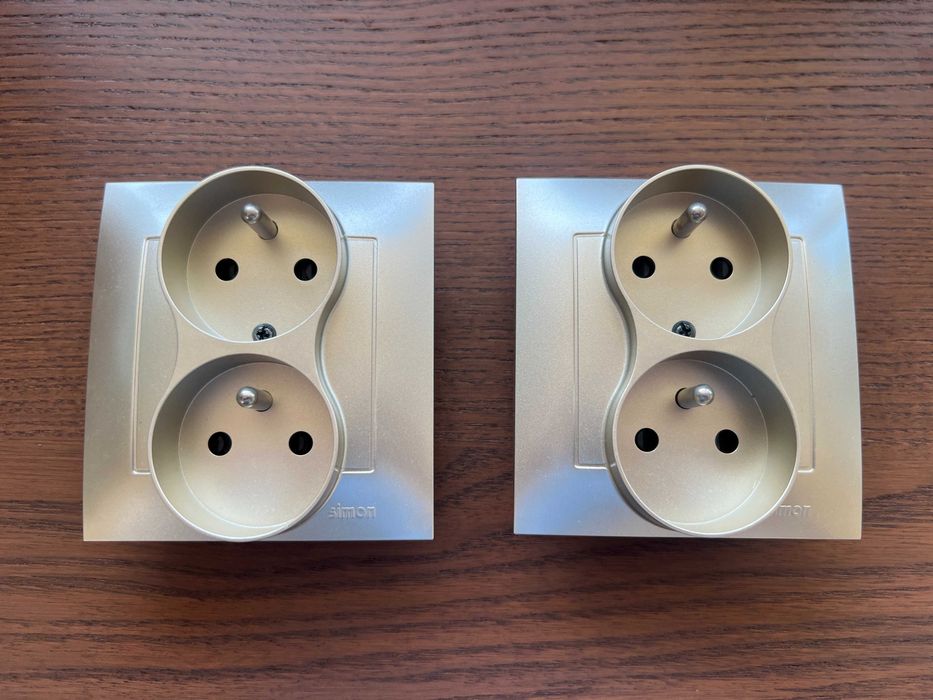 Zestaw gniazdek Simon 54 z uziemieniem, przesłonami, niezmienność faz